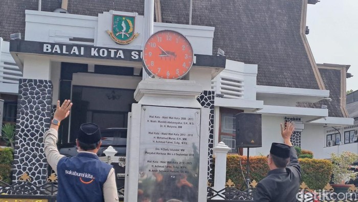 Wali Kota Sukabumi Achmad Fahmi dan Wakil Wali Kota Sukabumi Andri S Hamami saat perpisahan dengan ASN, Selasa (19/9/2023).