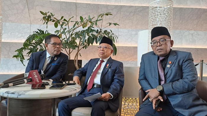 Wapres Maruf Amin (tengah) di Shanghai, Selasa (19/9/2023).