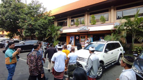 Warga Desa Bugbug, Karangasem, memenuhi panggilan pemeriksaan Ditreskrimum Polda Bali, pada Selasa (19/9/2023).