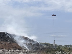 Kerahkan Water Bombing, Kebakaran TPA Putri Cempo Solo Tinggal 20 Persen