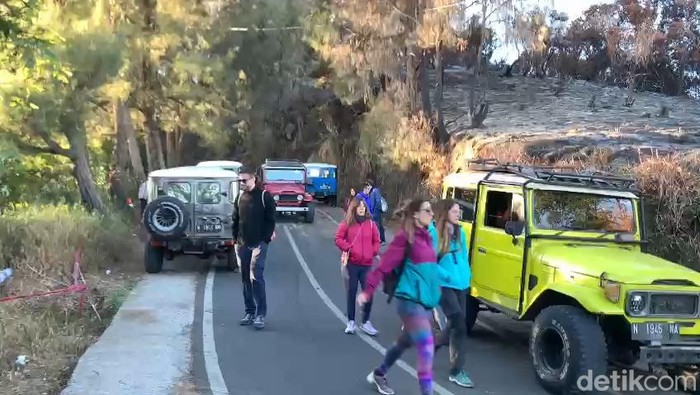 Wisatawan datang ke Bromo via Tosari, Pasuruan.