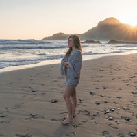 Demi menjaga tubuhnya agar tetap langsing dan berperut rata, Wulan diketahui rutin berolahraga. Ia beberapa kali terlihat membagikan momen dirinya saat berolahraga ke akun Instagram. Foto: Instagram/@wulanguritno