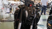 Yamaha mengklaim MT-07 unggul dalam pengendalian yang didukung dari posisi handle bar tinggi dan lebar untuk menambah kenyamanan berkendara.  Foto: Dok. Yamaha Indonesia Motor Manufacturing (YIMM)