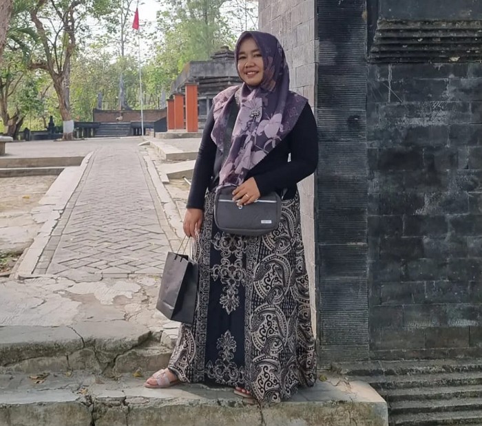 Yuntik Rahayu, Kades Peraih IPK Tertinggi