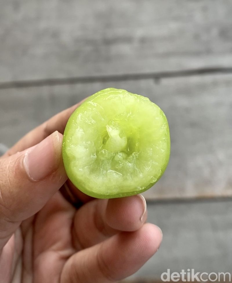 Adu Rasa Anggur Muscat Viral VS Anggur Ivory, Mana yang Lebih Juicy?