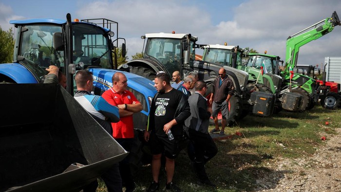 Bulgarian grain producers protest against the lifting of restrictions on Ukrainian grain exports in the town of Dragoman, near the Bulgarian-Serbian border, September 18, 2023. REUTERS/Spasiyana Sergieva