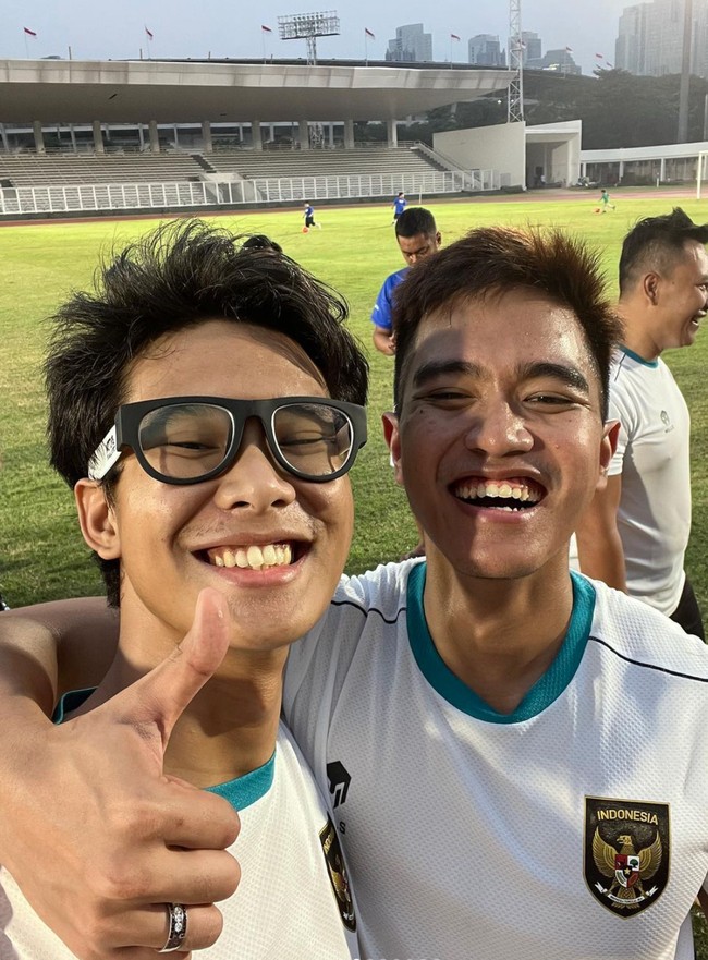 Ketika masih sekolah di SMPN 2 Semarang, Alam Ganjar juga berhasil menjuarai lomba internasional. Ia dan timnya meraih juara tiga dalam ajang Junior Achievement (JA) Asia Pacific Company of the Year Competition pada 2019. Foto: Instagram/@alamganjar