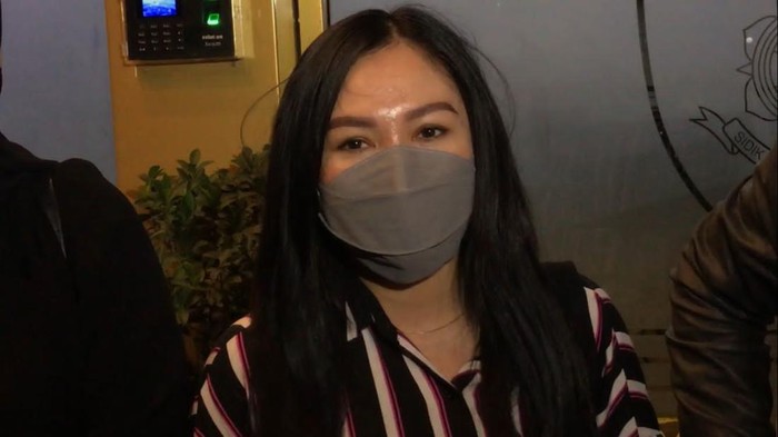 Artis FTV Chaca Novita diperiksa polisi soal film porno di Jakarta Selatan.