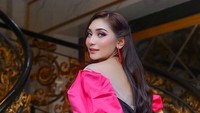 Baby Margaretha mengungkapkan alasan pilih bekerja di bidang travel haji dan umrah. Ia mengaku ingin banyak dapat pahala. (Foto: dok Instagram @babymargaretha1)
