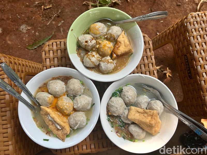Bakso Sepeda Gandaria atau dikenal dengan Bakso Pak Mbedud