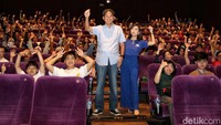 Direktur Utama Bank Mega Kostaman Thayib dan Wakil Direktur Utama Bank Mega Diza Larentie juga menghadiri nobar film Expendables 4 di XXI Senayan City, Jakarta Selatan. 