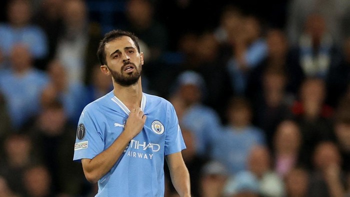 Soccer Football - Champions League - Group G - Manchester City v Crvena Zvezda - Etihad Stadium, Manchester, Britain - September 19, 2023 Manchester Citys Bernardo Silva reacts after being substituted REUTERS/Phil Noble