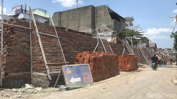 Beteng Keraton Jogja bagian timur dalam proses revitalisasi, Rabu (20/9/2023).