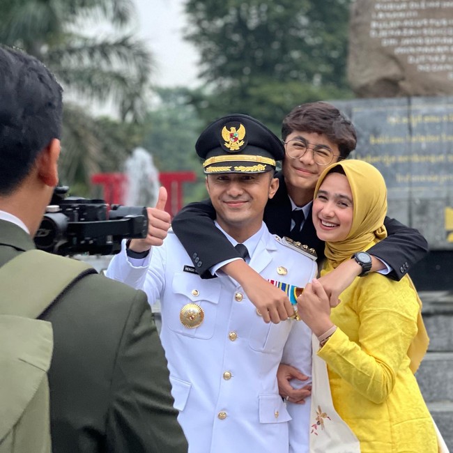 Menikah dengan Hengky Kurniawan, Sonya Fatmala pun menjadi ibu sambung bagi putra Hengky dari pernikahan sebelumnya. Walaupun bukan ibu kandung, namun Sonya dan Bintang Pratama terlihat cukup dekat. Di media sosial Sonya juga kerap membagikan foto-foto kebersamaannya dengan Bintang. Foto: Instagram