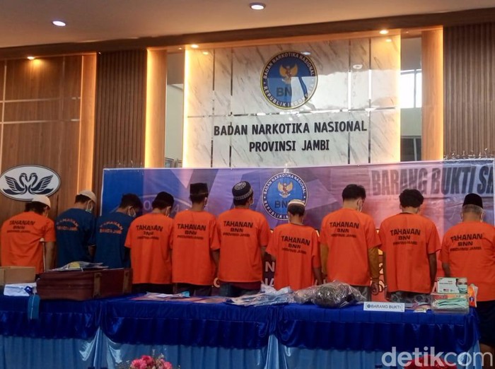 BNNP Jambi memusnahkan sabu dan ganja hasil tangkapan 3 bulan