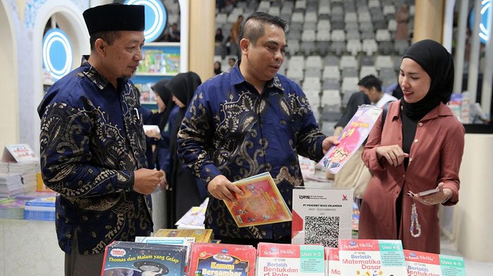 Islamic Book Fair sedang berlangsung di Istora Senayan, Jakarta, Rabu (20/9/2023). BSI turut berpartisipasi guna meningkatkan literasi dan inklusi perbankan syariah.