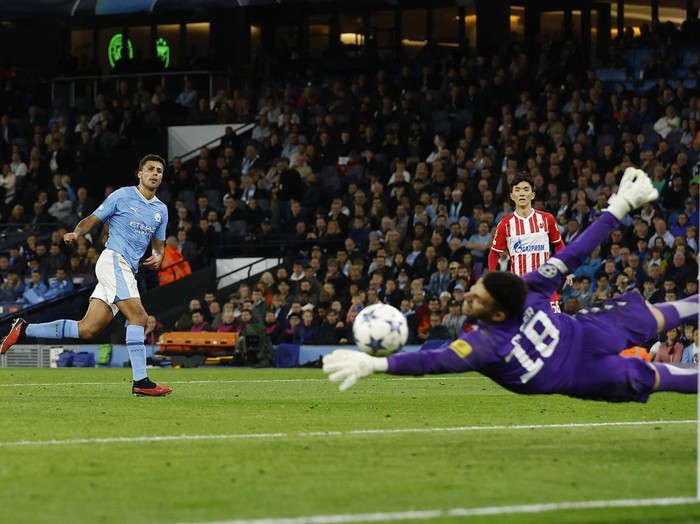 Soccer Football - Champions League - Group G - Manchester City v Crvena Zvezda - Etihad Stadium, Manchester, Britain - September 19, 2023  Manchester City's Rodri scores their third goal past Crvena Zvezda's Omri Glazer Action Images via Reuters/Jason Cairnduff
