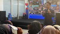 Kementerian Perdagangan Republik Indonesia (Kemendag RI) pun menargetkan belanja online melalui platform eCommerce yang saat ini baru menyumbang 4% menjadi 18% terhadap total pertumbuhan konsumsi rumah tangga pada 2030 mendatang. Ini menandakan potensi luar biasa di eCommerce yang bisa dijadikan UMKM sebagai bagian penting dari strategi pengembangan bisnisnya.