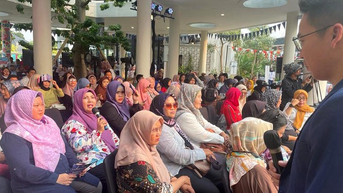 Pemerintah terus mendorong digitalisasi UMKM agar naik kelas dan meraih kesuksesan. Platform e-commerce Lazada siap mewujudkannya.