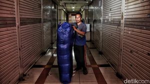Keluh Kesah Pedagang Tanah Abang di Tengah Sepinya Pengunjung