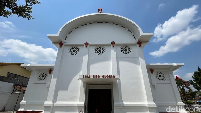 Gereja Santo Yusup Bintaran Jogja. Gereja Jawa pertama di Jogja dan jejak perjuangan Uskup pribumi A Soegijapranata.