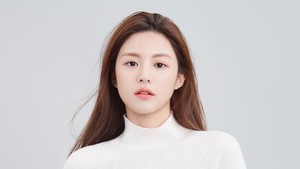 Selanjutnya ada Go Yoon Jung yang dianggap memiliki paras anggun. Foto: Instagram @goyounjung