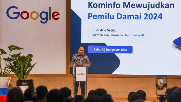 Google dan YouTube Gelar Edukasi Pahami Pemilu Kepala Hubungan Pemerintah & Kebijakan Publik YouTube Indonesia dan Asia Selatan Danny Ardianto menyampaikan presentasinya saat acara #YukPahamiPemilu di Jakarta, Rabu (20/9/2023). Dalam mendukung kelancaran Pemilihan Umum serentak tahun 2024 di Indonesia, Google dan YouTube menggelar kegiatan #YukPahamiPemilu yang bertujuan untuk memberikan informasi serta meningkatkan kesadaran masyarakat terhadap bahaya hoaks dengan memberikan pemahaman dalam mengidentifikasi informasi palsu. ANTARA FOTO/Galih Pradipta/hp.