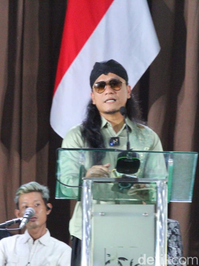 Gus Miftah dalam acara Sarapan Bareng 1000 Guru Ngaji se-DIY Bersama Gus Miftah dan Prabowo Subianto di Hotel Prima SR, Sleman, Rabu (20/9/2023) Gus Miftah dalam acara Sarapan Bareng 1000 Guru Ngaji se-DIY Bersama Gus Miftah dan Prabowo Subianto di Hotel Prima SR, Sleman, Rabu (20/9/2023)