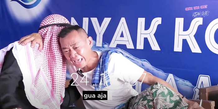 Heboh! Aksi Nyak Kopsah Masak dan Layani Pengunjung Oseng Bang Madun Heboh! Aksi Nyak Kopsah Masak dan Layani Pengunjung Oseng Bang Madun