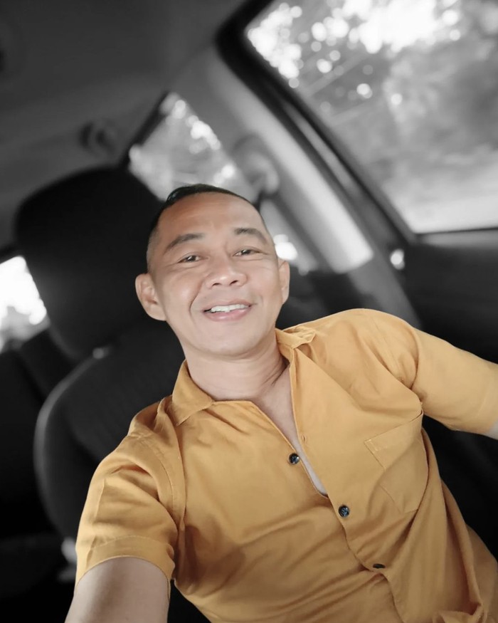 Heboh! Aksi Nyak Kopsah Masak dan Layani Pengunjung Oseng Bang Madun Heboh! Aksi Nyak Kopsah Masak dan Layani Pengunjung Oseng Bang Madun