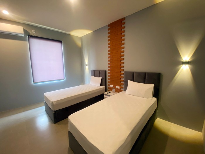 Hotel di Rest Area Cipali Km 166 Hotel transit buat pengguna jalan tol semakin banyak bermunculan, terbaru ada di rest area Km 166, Cipali (Jalan tol Cikopo - Palimanan).