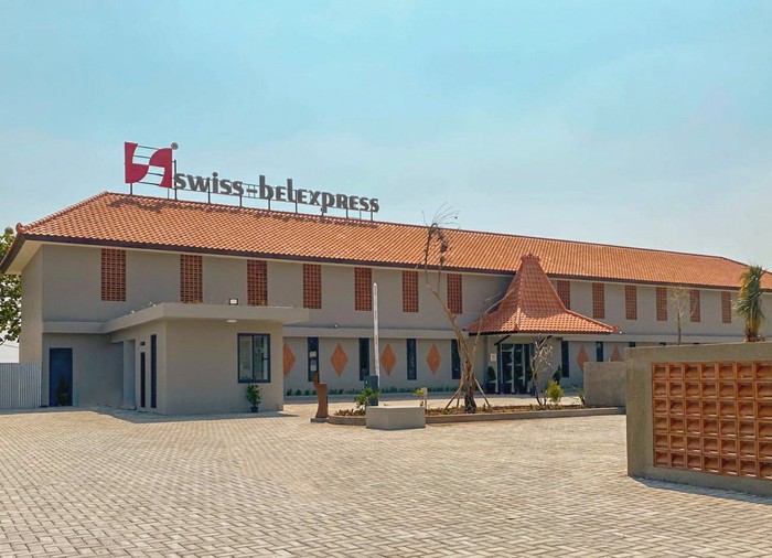 Hotel di Rest Area Cipali Km 166 Hotel transit buat pengguna jalan tol semakin banyak bermunculan, terbaru ada di rest area Km 166, Cipali (Jalan tol Cikopo - Palimanan).