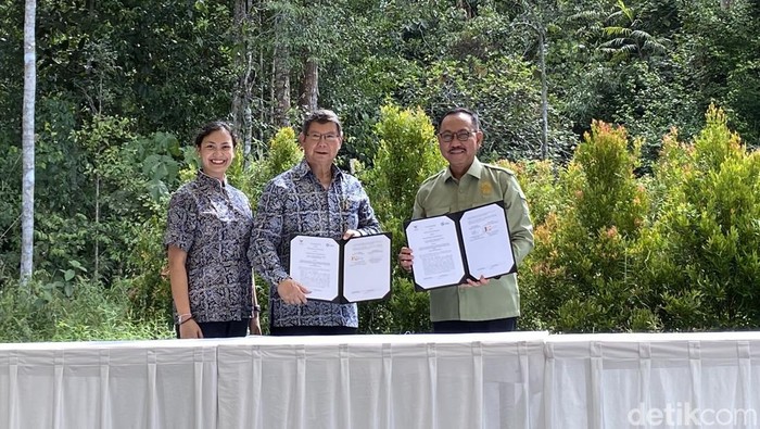 Penandatanganan MoU Otorita IKN dengan Yayasan Arsari untuk mengembangkan Pulau Kalawasan menjadi PSO di kawasan IKN.