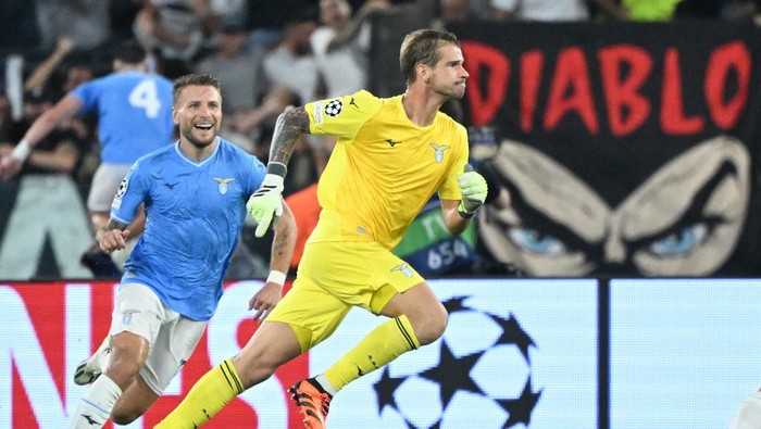 Soccer Football - Champions League - Group E - Lazio v Atletico Madrid - Stadio Olimpico, Rome, Italy - September 19, 2023 Lazios Ivan Provedel celebrates scoring their first goal REUTERS/Alberto Lingria