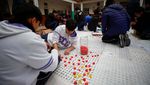 Keren! Siswa Ini Bikin Mural Lionel Messi dari Tutup Botol