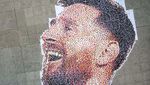 Keren! Siswa Ini Bikin Mural Lionel Messi dari Tutup Botol