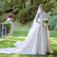 Kimberley tampil menawan mengenakan gaun dari Dior. Wanita 31 tahun itu terlihat seperti princess memakai busana yang dibuat selama 600 jam tersebut. Foto: Instagram Dior