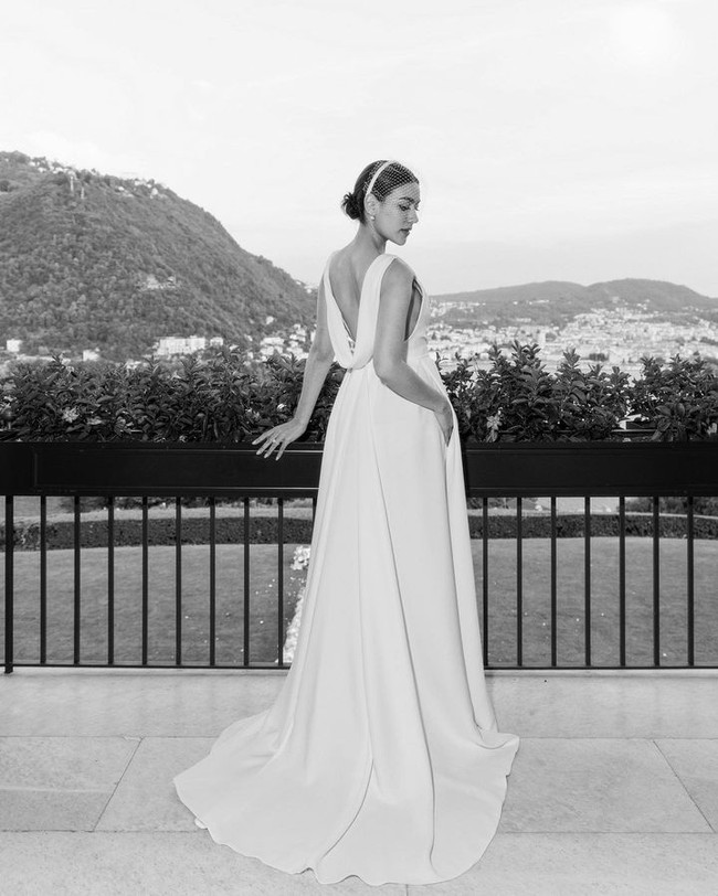 Setelah akad nikah, Kimberley dan Mark juga menggelar resepsi di Italia. Untuk pesta, ia memilih gaun yang lebih praktis, masih dari brand Dior. Foto: Instagram @ kimmy_kimberley 