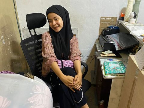 Kisah pendiri brand hijab, Berhijab.co pernah menjadi asisten rumah tangga. Kini wanita yang berusia 21 tahun ini sukses dari merintis bisnis brand hijab.
