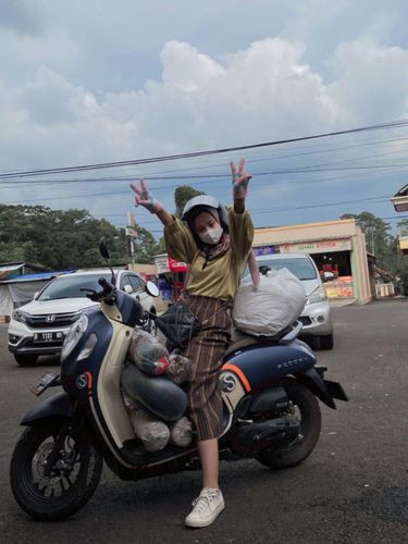 Kisah pendiri brand hijab, Berhijab.co pernah menjadi asisten rumah tangga. Kini wanita yang berusia 21 tahun ini sukses dari merintis bisnis brand hijab.