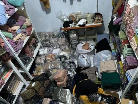 Kisah pendiri brand hijab, Berhijab.co pernah menjadi asisten rumah tangga. Kini wanita yang berusia 21 tahun ini sukses dari merintis bisnis brand hijab.