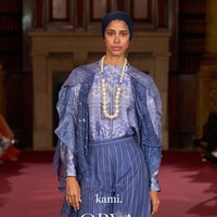 Fashion show koleksi Kami. di London Fashion Week 2023 yang menghadirkan busana memadukan motif bunga Rain Lily dan tenun Garut. Foto: Dok. Kami.