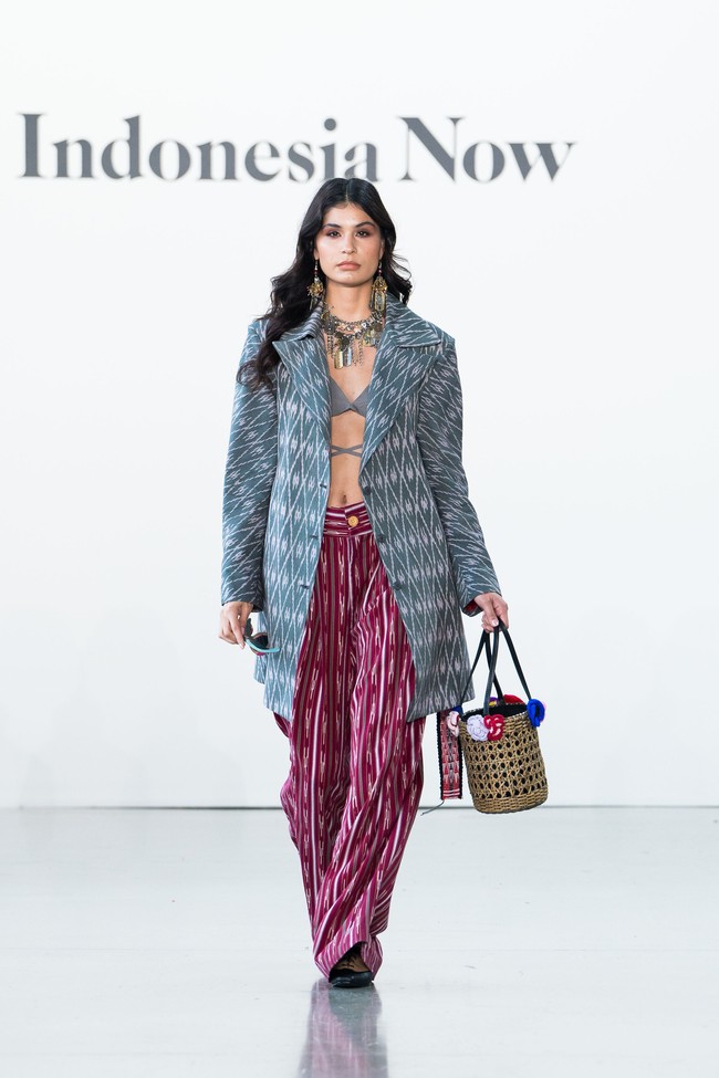 Desainer Merdi Sihombing merilis koleksi Ulos di New York Fashion Week, Amerika Serikat, Rabu [13/9/2023]. Foto: Dok. Tim Merdi Sihombing.