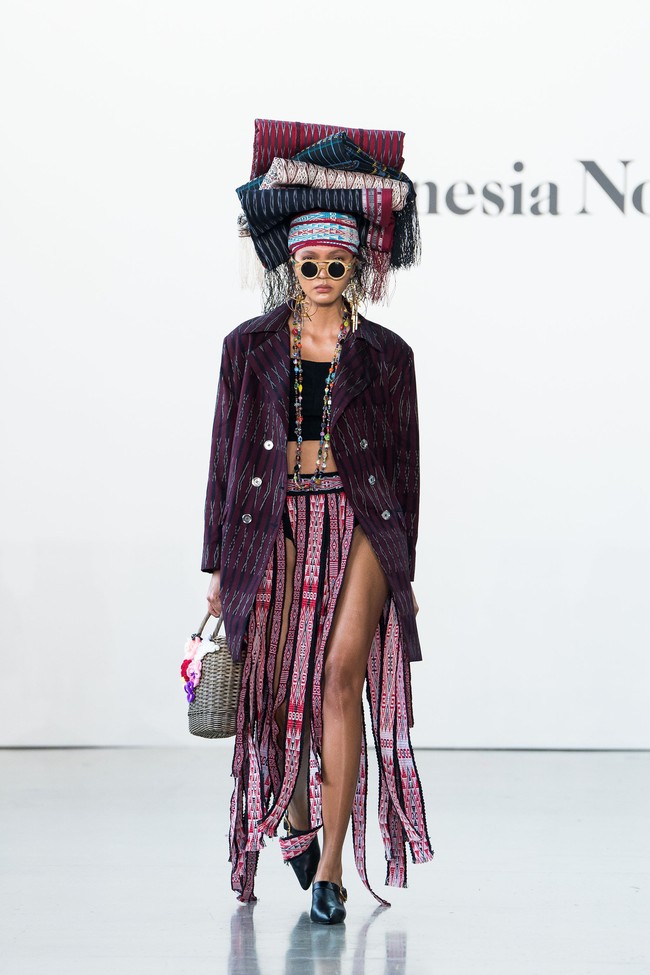 Desainer Merdi Sihombing merilis koleksi Ulos di New York Fashion Week, Amerika Serikat, Rabu [13/9/2023]. Foto: Dok. Tim Merdi Sihombing.