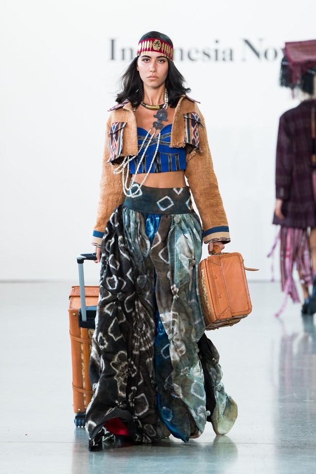 Desainer Merdi Sihombing merilis koleksi Ulos di New York Fashion Week, Amerika Serikat, Rabu [13/9/2023]. Foto: Dok. Tim Merdi Sihombing.