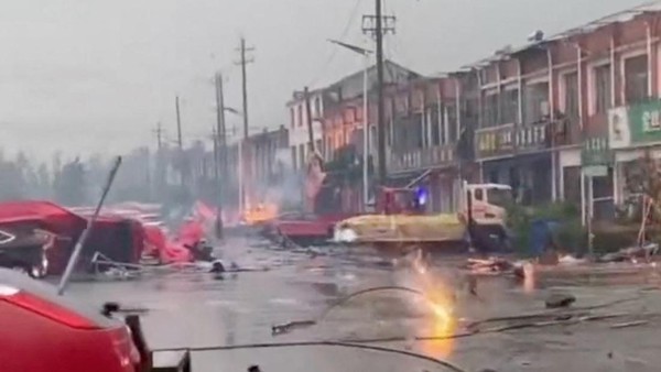 Kota Suqian China Hancur Dihantam Tornado, 1 Orang Tewas