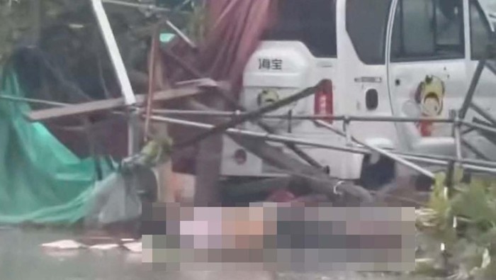 Kota Suqian China Hancur Dihantam Tornado, 1 Orang Tewas A views shows the aftermath of a tornado in Suqian, Jiangsu Province, China, released on September 19, 2023, in this screen grab obtained from social media video. Video obtained by Reuters/via REUTERS THIS IMAGE HAS BEEN SUPPLIED BY A THIRD PARTY. NO RESALES. NO ARCHIVES.