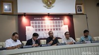 Adapun logistik tahap pertama yakni kotak suara sebanyak 4,1 juta, bilik suara 3,2 juta, segel plastik 24,3 juta, tinta 1,6 juta dan segel 93,8 juta.