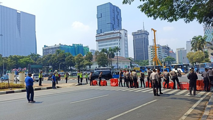 Lalin Patung Kuda Mulai Ditutup (Tiara-detikcom)