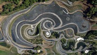 Seorang pengusaha Bosnia, Halim Zulic, telah berupaya keras mengubah hamparan padang rumput alami menjadi replika salah satu lukisan Vincent van Gogh yang paling terkenal yakni The Starry Night.  
